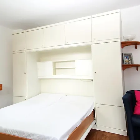 Apartment Mocker